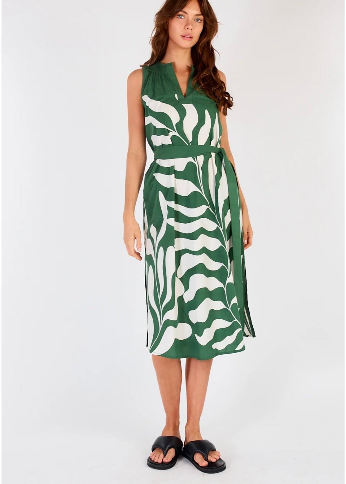 Sakanto Sleeveless Dress ~ Hoja Green